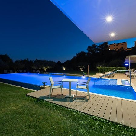 Hotel Salona Palace Luaran gambar