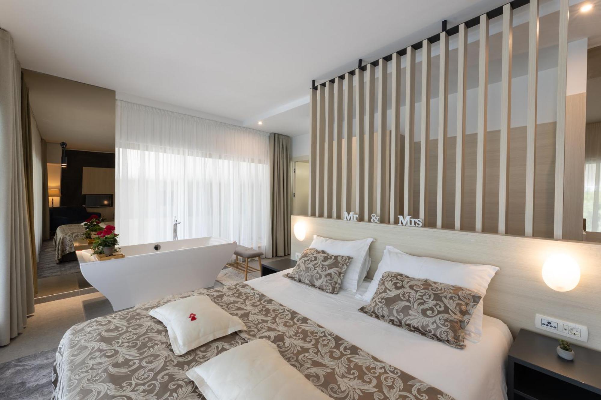 Hotel Salona Palace Luaran gambar