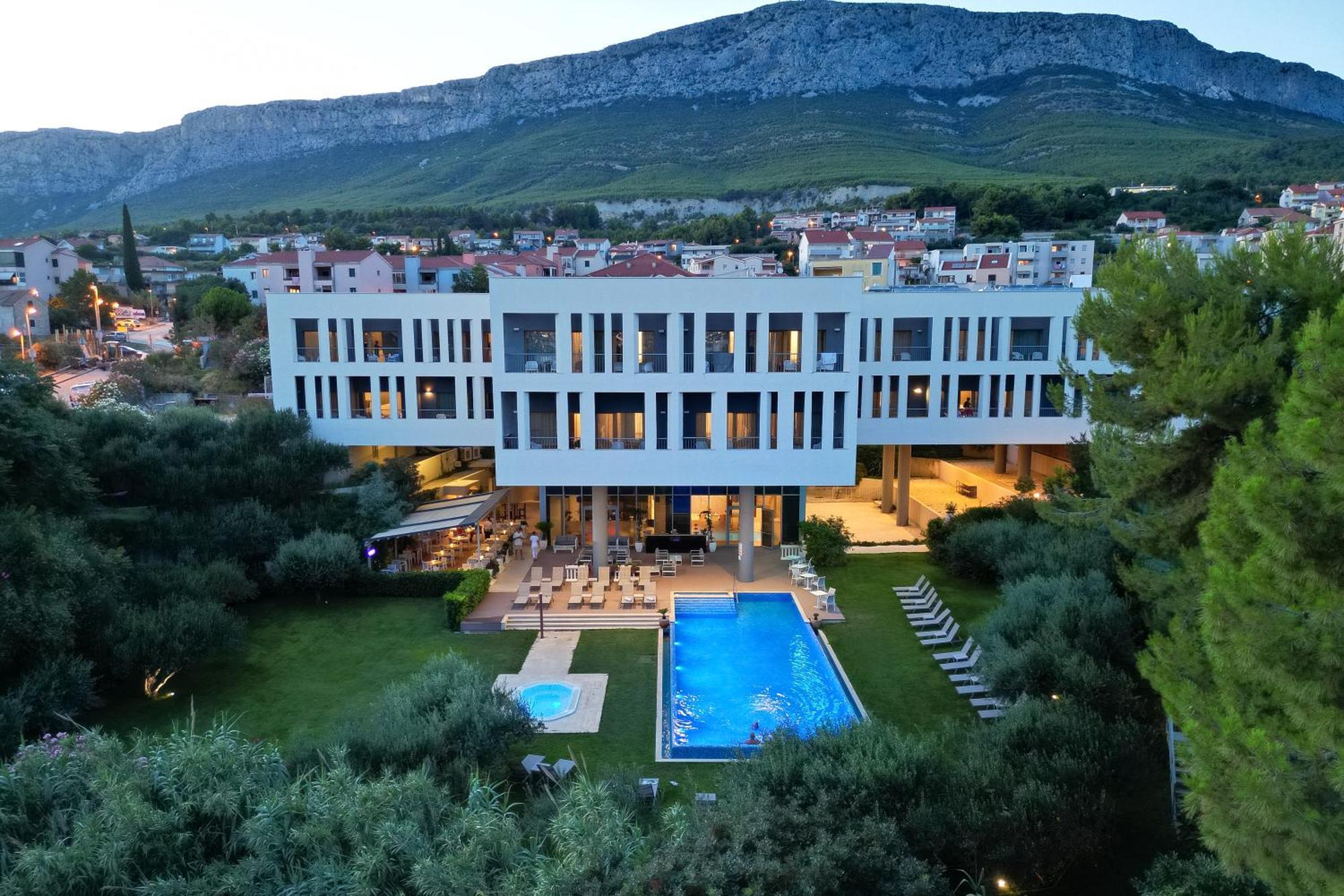 Hotel Salona Palace Luaran gambar